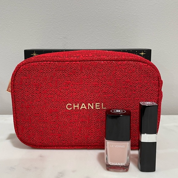 Chanel Holiday Gift Set 2021 Natural Touch Lip and Nail - Picture 1 of 10